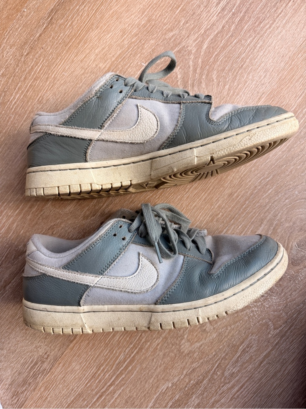 Nike Men’s Low-Top Sneakers in Gray and Cream